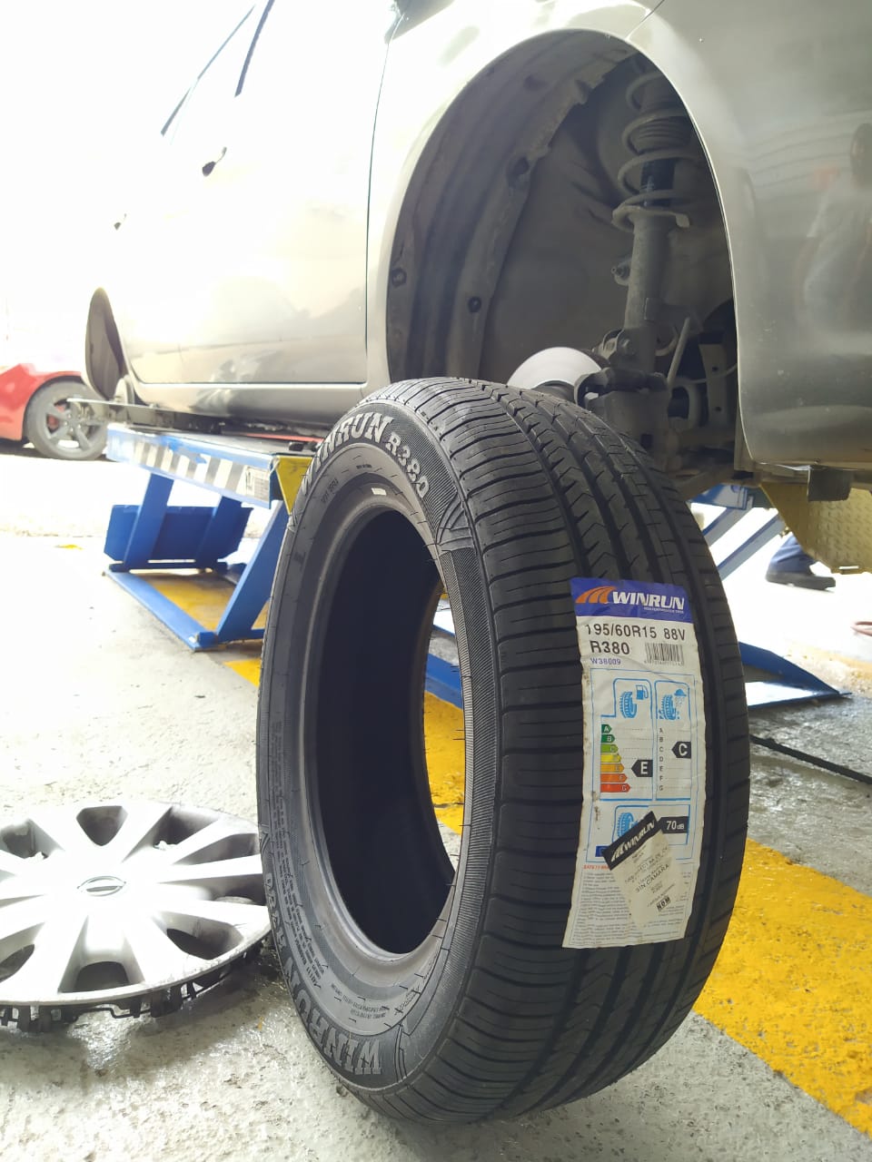 195/60R15 winrun r380,